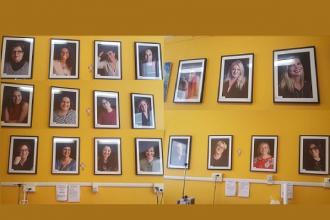 Foto di donne sorridenti nel reparto di Oncologia al Perrino