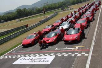 Il Raduno Nazionale Ferrari torna per far visita ai bambini ricoverati