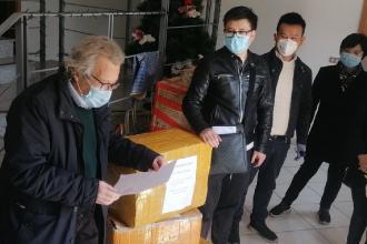 La comunità cinese dona 4mila mascherine al sindaco di Modugno