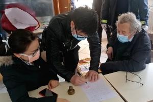 La comunità cinese dona 4mila mascherine al sindaco di Modugno
